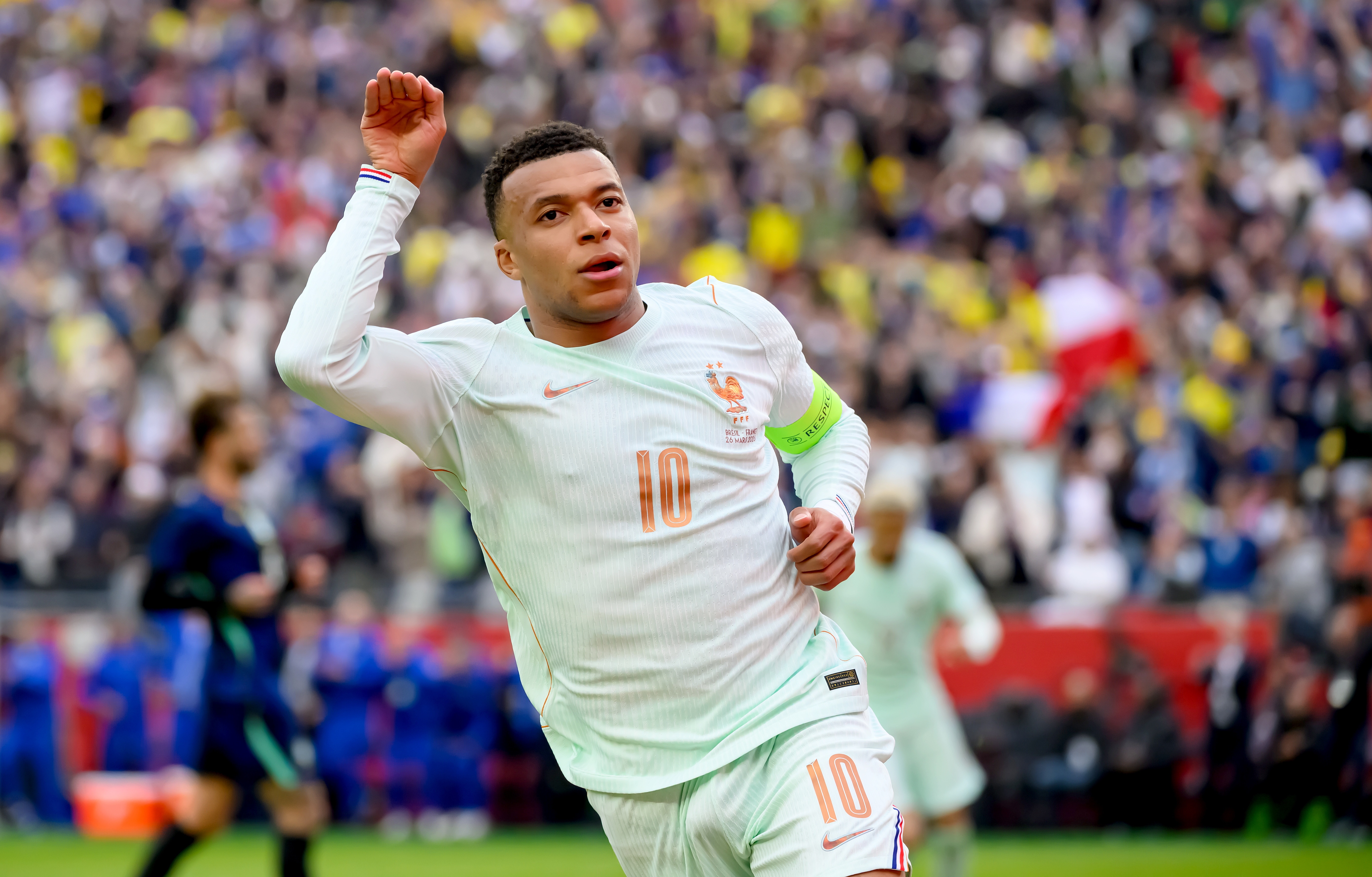 开云下载-目标双冠！姆巴佩：有人担心我坐等世界杯；C罗在皇马都曾遭批评